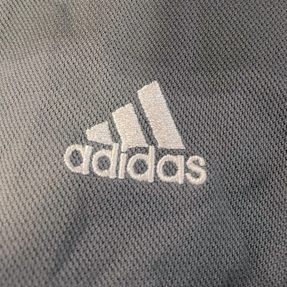 ADIDAS LONG SLEEVE MENS ACTIVE WEAR LIGHT JACKET. FRONT ZIPPER -GOOD CONDITION. - Picture 4 of 5